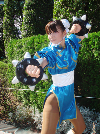 Illustration for article titled Comic Market Cosplayers Cosplaying